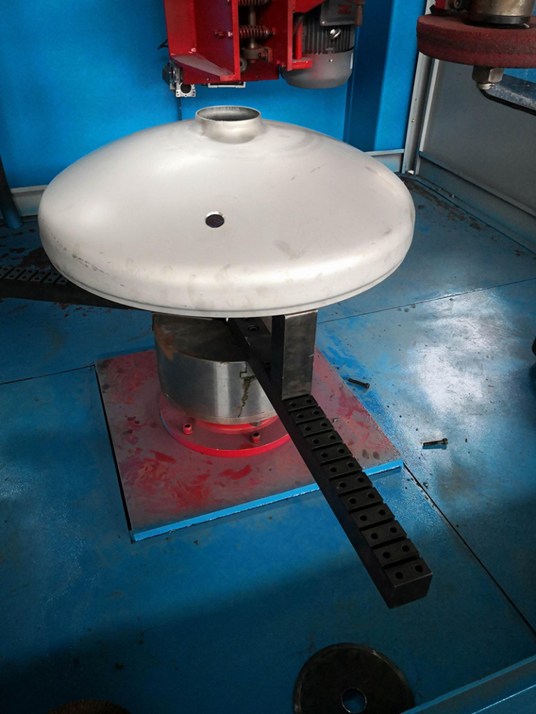 Máy đánh bóng sản phẩm dạng chóp CNC ADV-601A