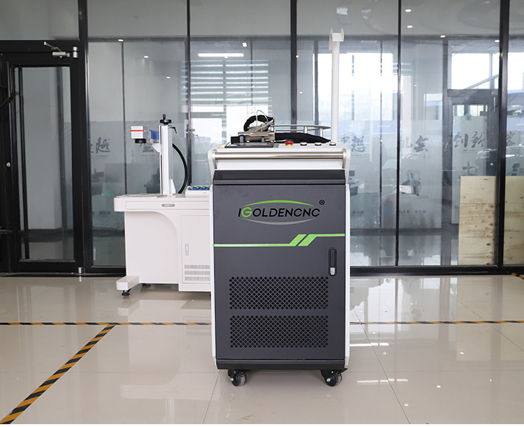 Máy làm sạch gỉ sét, dầu mỡ, bụi bẩn bằng laser IPG